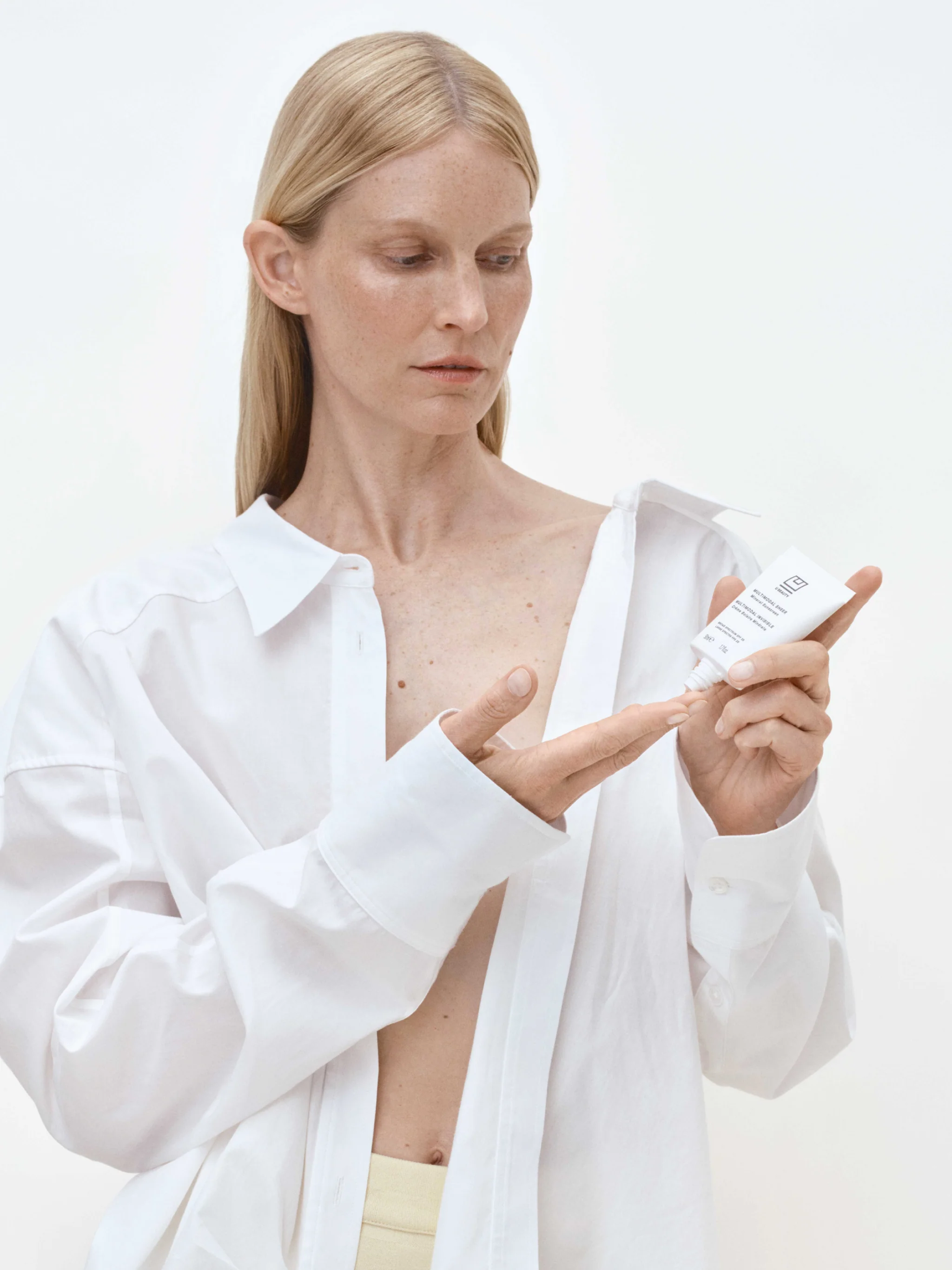 Multimodal Sheer Mineral Sunscreen SPF 25 - Image 4